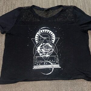 Hot Topic Cropped Graphic Tee Shirt